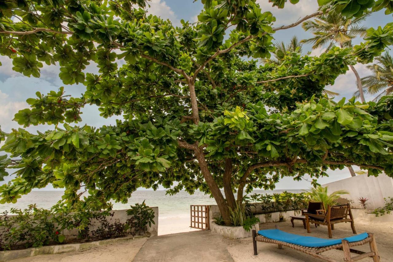 Uroa Beach Lodge Exterior photo