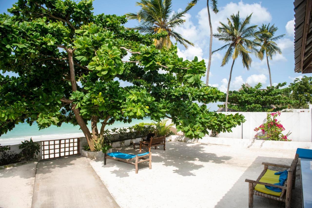 Uroa Beach Lodge Exterior photo